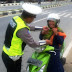Himbauan Satlantas Polres Aceh Timur Kepada Pengendara Sepeda Motor Untuk Menggunakan Helm