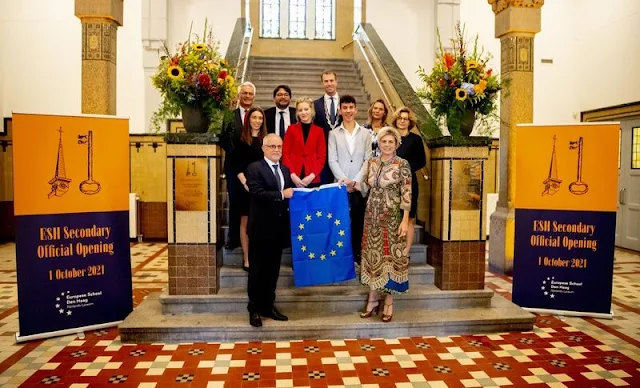 Princess Laurentien wore a free spirit print long sleeve midi dress from Etro. The school is located in the building of the Aloysius College