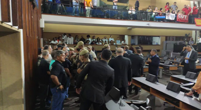 Reforma da Previdência estadual é aprovada na Bahia após invasão de manifestantes