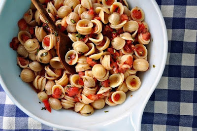 Pomodoro Fresco Pasta Salad- Best picnic foods! Love everything on this list! yum!