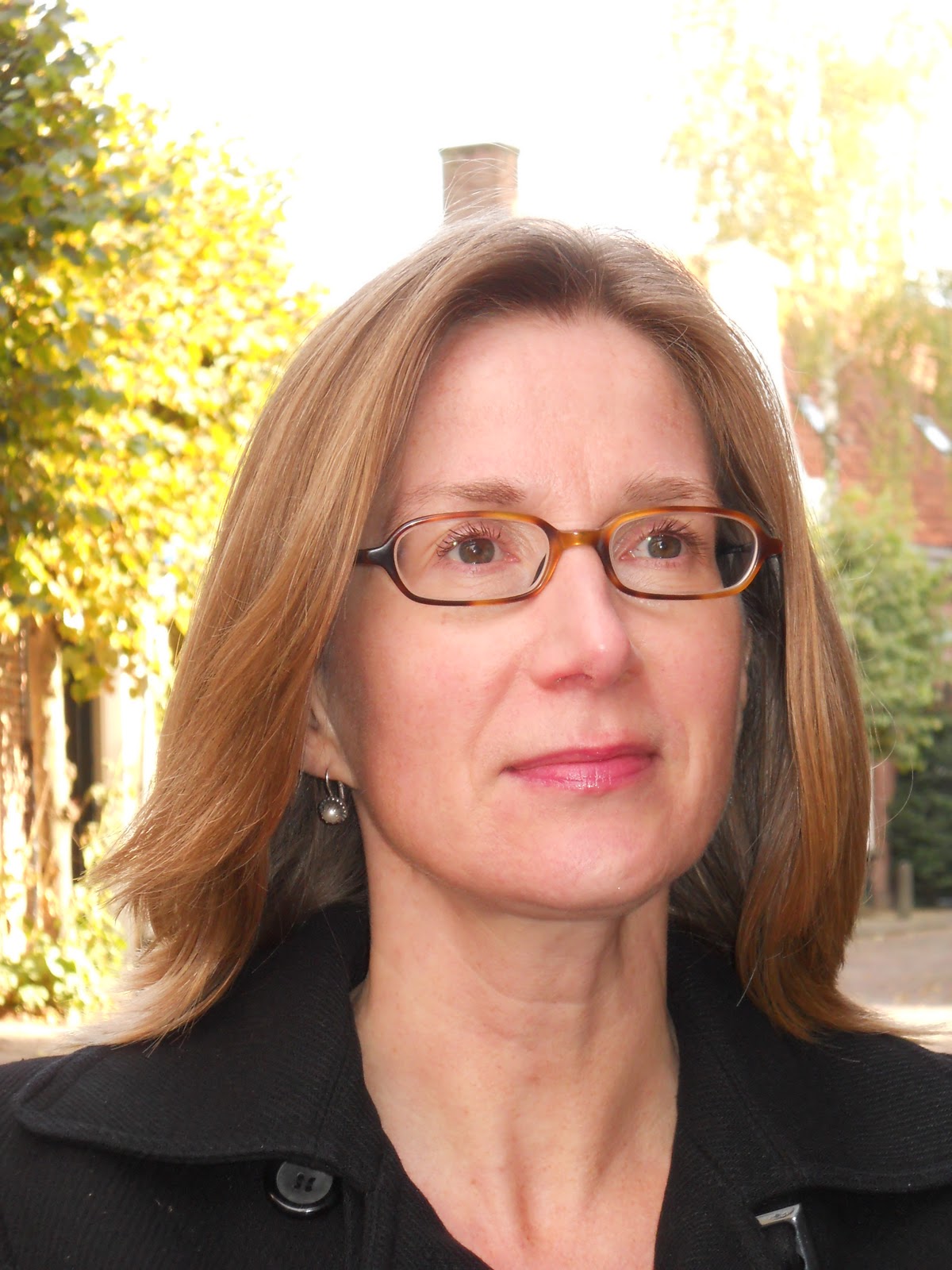 More ladies behind crystal veil Claudine 182