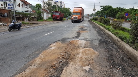 Chuyện lạ hy hữu trong lịch sử sửa đường Việt Nam: Vá “ổ voi” trên Quốc lộ 1 không dùng nhựa đường 9