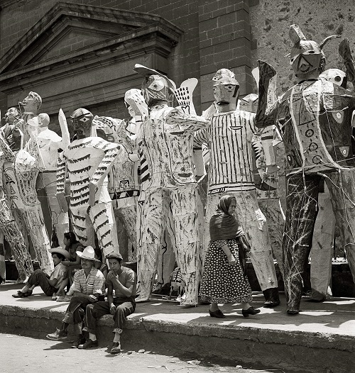 Juan Rulfo - "Judas para el sábado de Gloria", 1950 | fotos antiguas, imagenes bellas, mexico rural Juan Rulfo - "Judas para el sábado de Gloria", 1950 | fotos antiguas, imagenes bellas, mexico rural, blanco y negro.