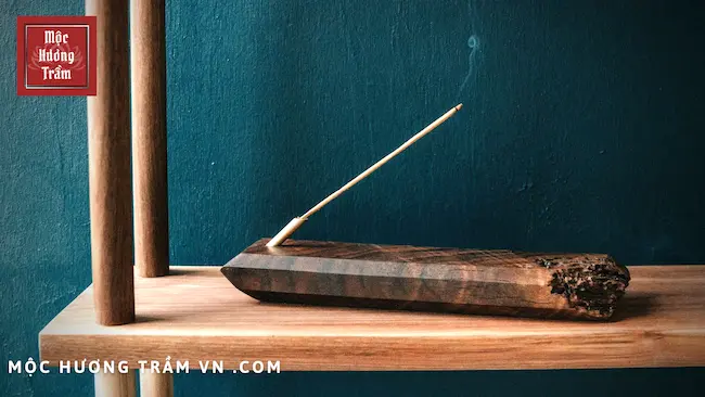 Cắm nhang trầm không tăm Cắm nhang trầm không tăm