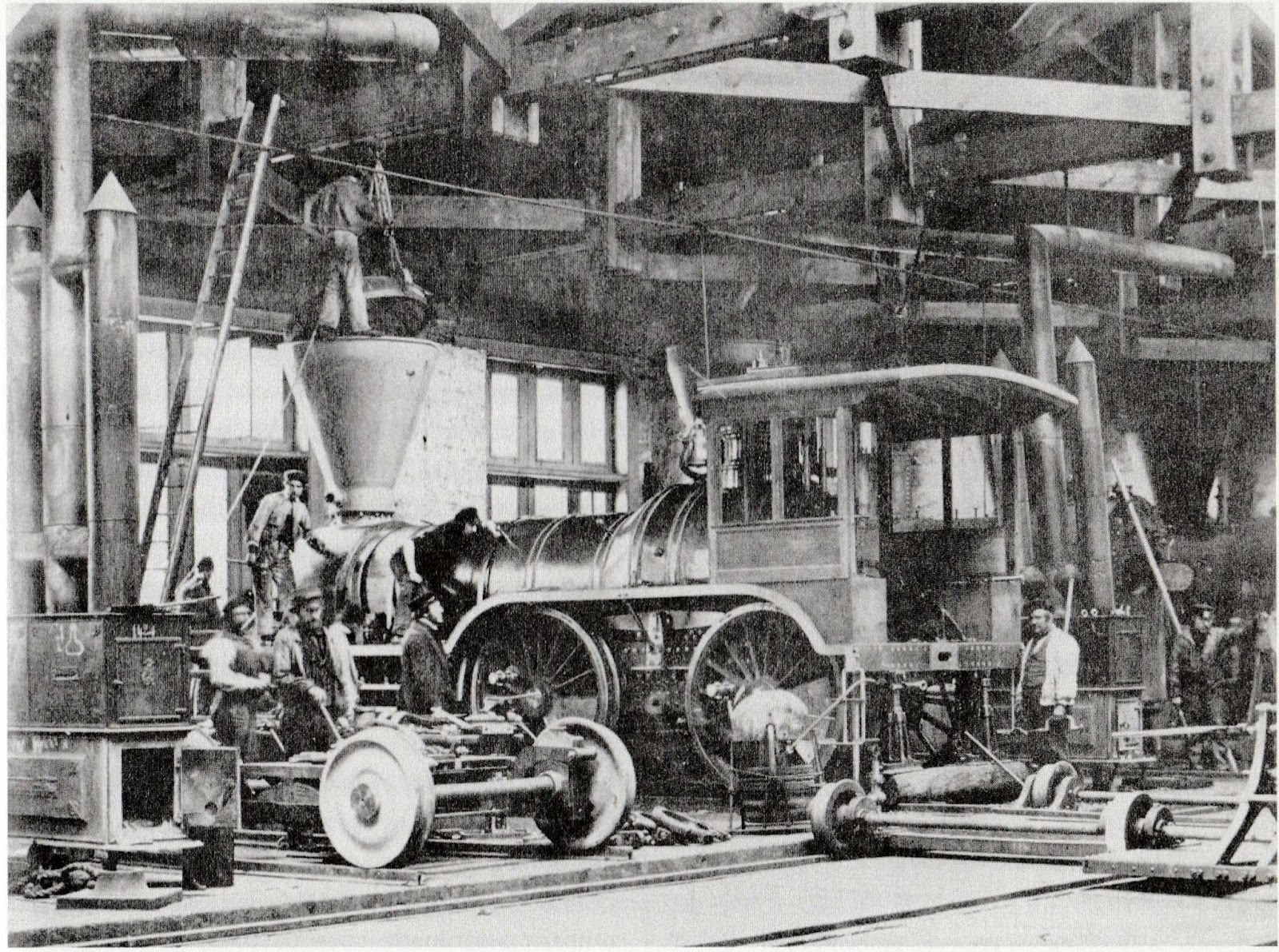 узкоколейные паровозы коломенского завода. паровоз постройки коломенского завода. машиностроение в конце 19 века. фабричного типа. промышленные здания из кирпича.