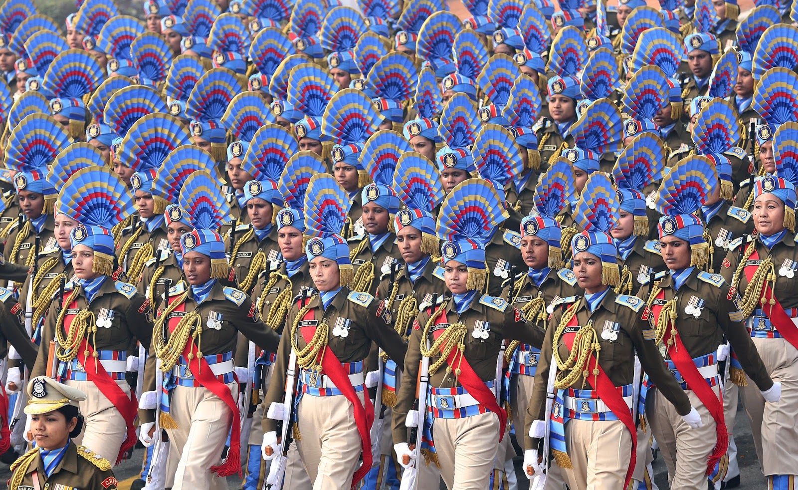 парад победы 1992 года на красной площади. цветы на парад. парад победы 2022 в магнитогорске. военная форма разных стран. военный парад.