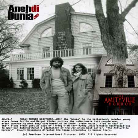 http://1.bp.blogspot.com/-0kYss67YFAU/UiFJTOE0B4I/AAAAAAAAIBg/t8ya6G772ZQ/s320/film-The-Amityville-Horror.jpg
