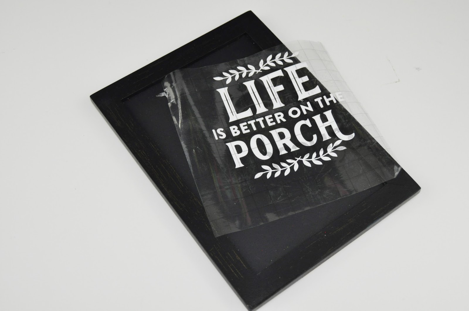 Porch chalkboard sign tutorial. Vinyl chalkboard porch sign. How to use vinyl to create a chalkboard sign for your porch with Jen Gallacher. #vinyl #chalkboard #jengallacher #jillibeansoup Porch chalkboard sign tutorial. Vinyl chalkboard porch sign. How to use vinyl to create a chalkboard sign for your porch with Jen Gallacher. #vinyl #chalkboard #jengallacher #jillibeansoup