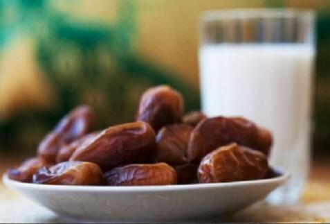 التمر واللبن التمر واللبن