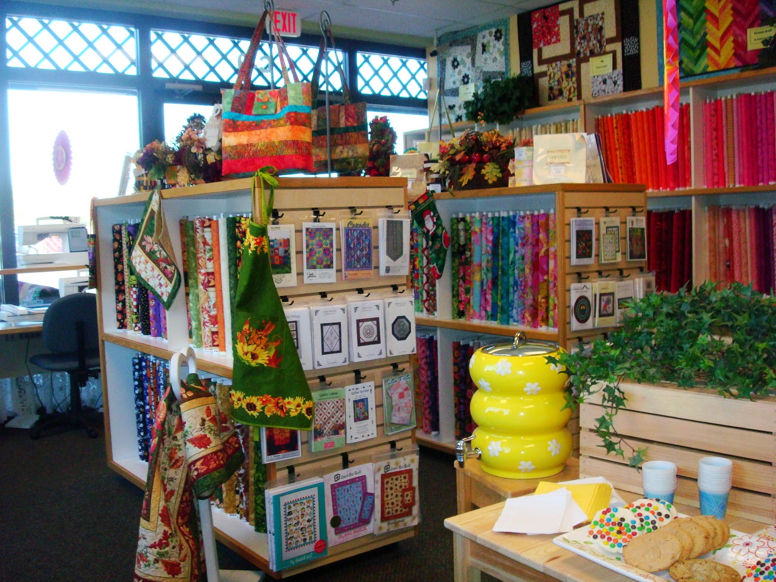 CUSTOM TIES BY MARY PHOENIX AREA QUILT SHOP HOP