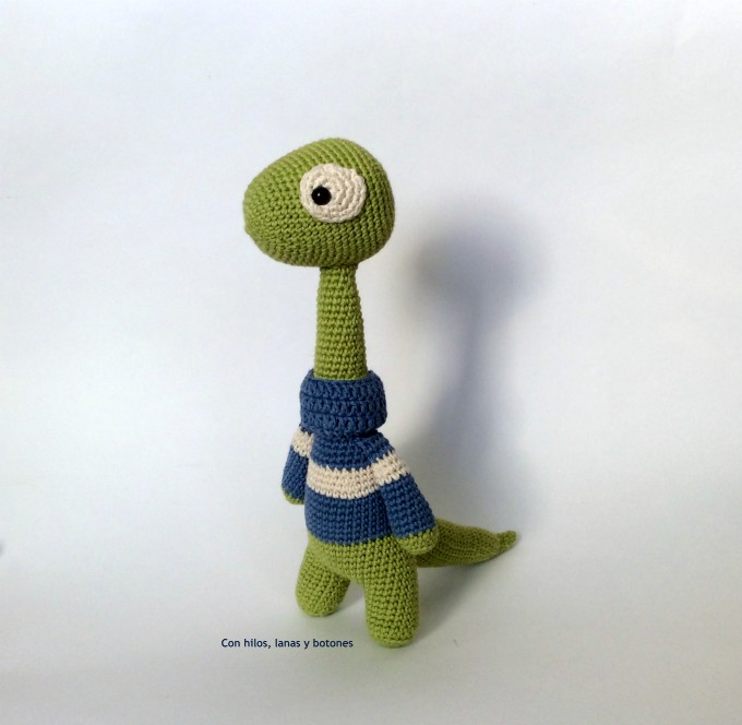 Con hilos, lanas y botones: Brad the Brachiosaurus amigurumi