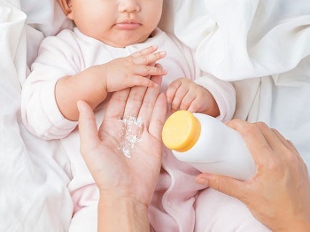 [Top 5] Phấn rôm em bé nào tốt an toàn cho da nhất hiện nay