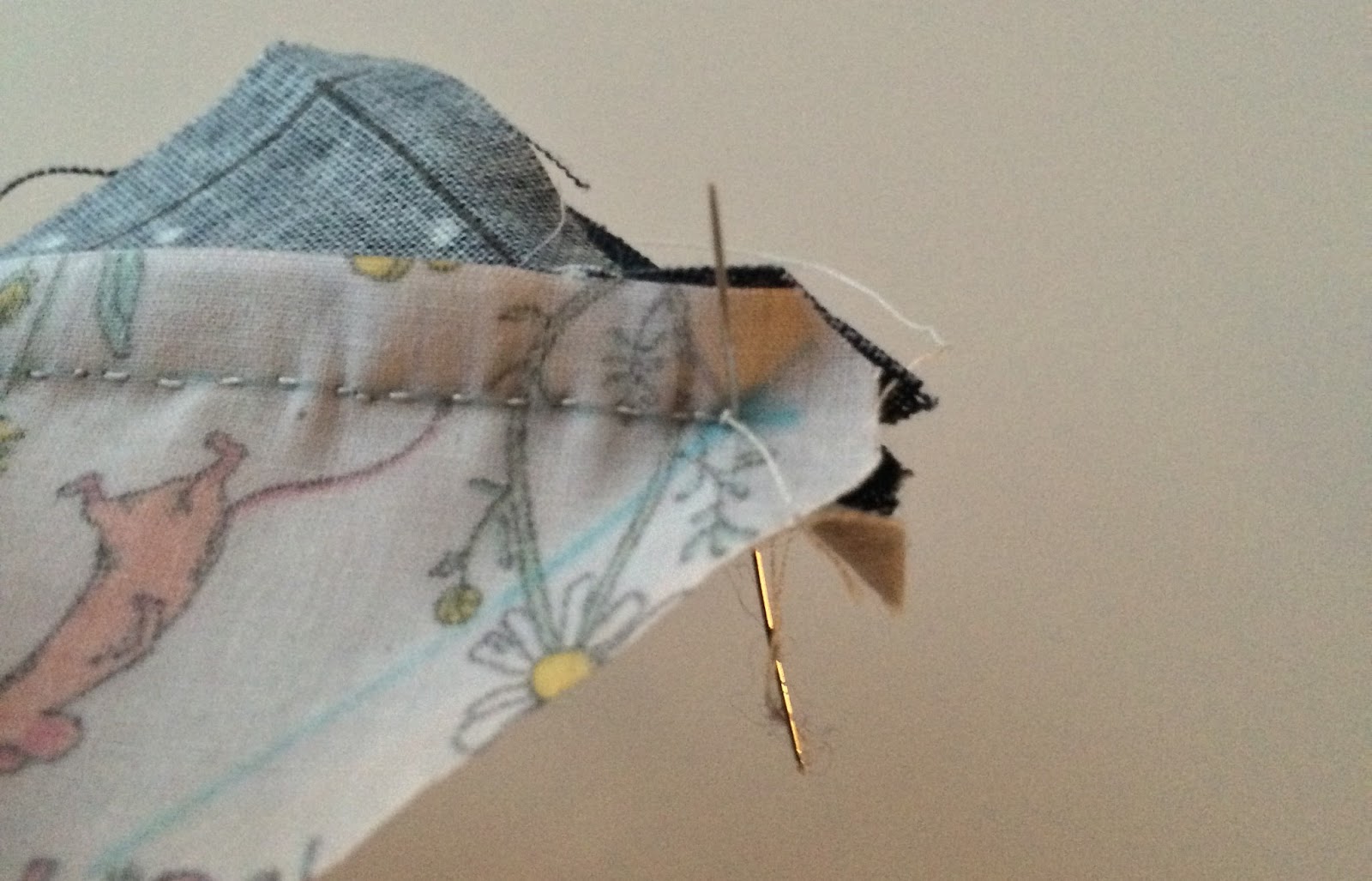 hand piecing a quilt / CHARM ABOUT YOU