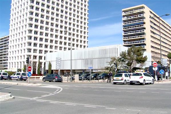 Prise D'otages Marseille Marseille : Deux morts après une prise d'otages | HabarizaComores.com |  Toute l'actualité des Comores