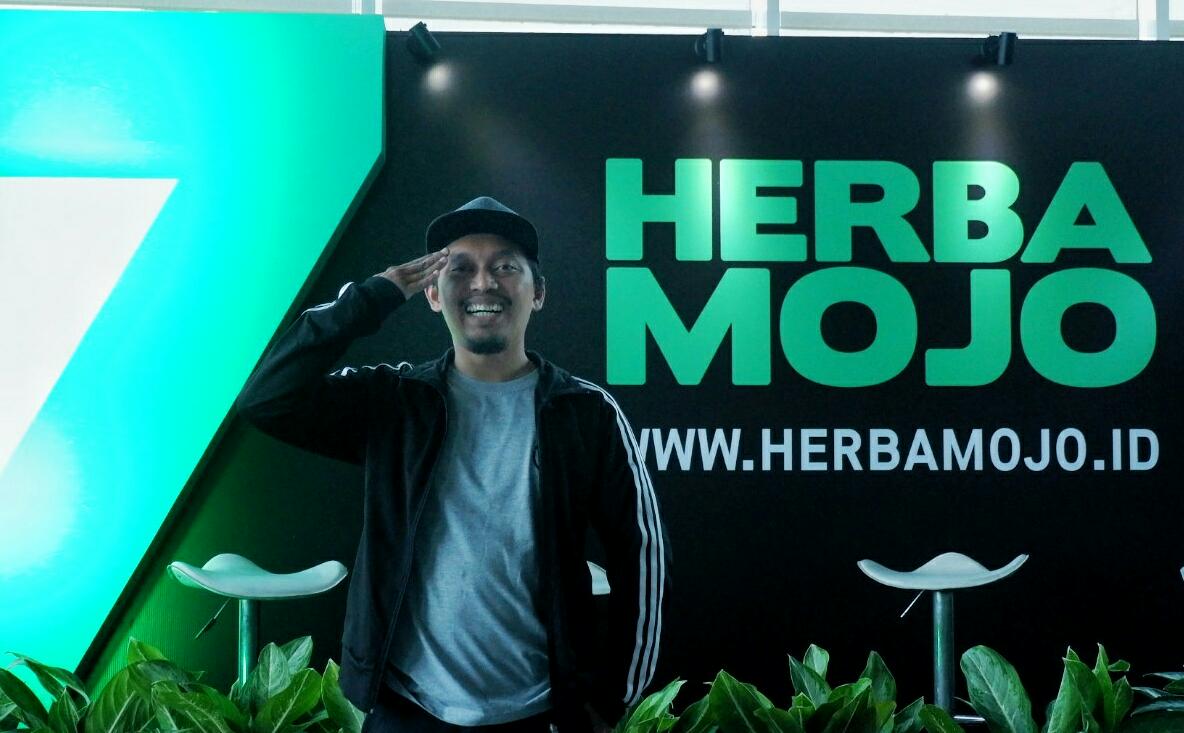 Blogger Photographer Deltomed Perkenalkan Herbamojo Suplemen Herbal Untuk Pria Dewasa