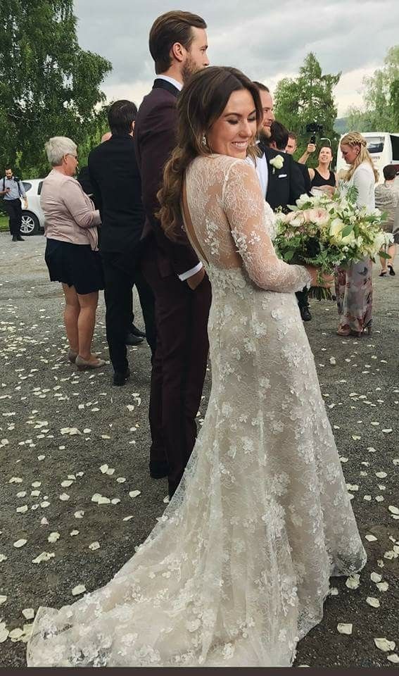 Hedman and Sanna got married. Another BOLT wedding. Congrats to Victor  Hedman and Sanna Hedman! : r/TampaBayLightning