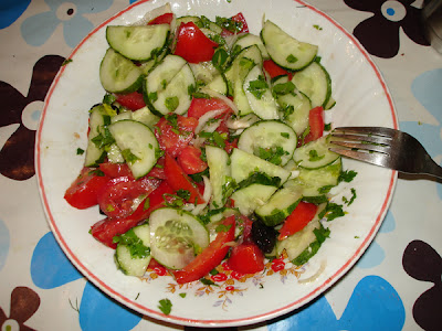 salata de rosii, ceapa si castraveti