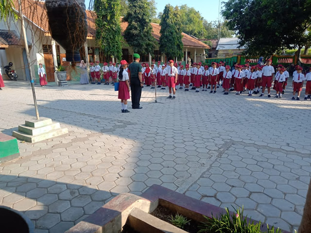 Begini Pesan Serka Darminto Saat Jadi Irup Di SD N Ngarum 3 Begini Pesan Serka Darminto Saat Jadi Irup Di SD N Ngarum 3