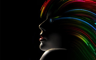 Vrouw met gekleurd neon haar