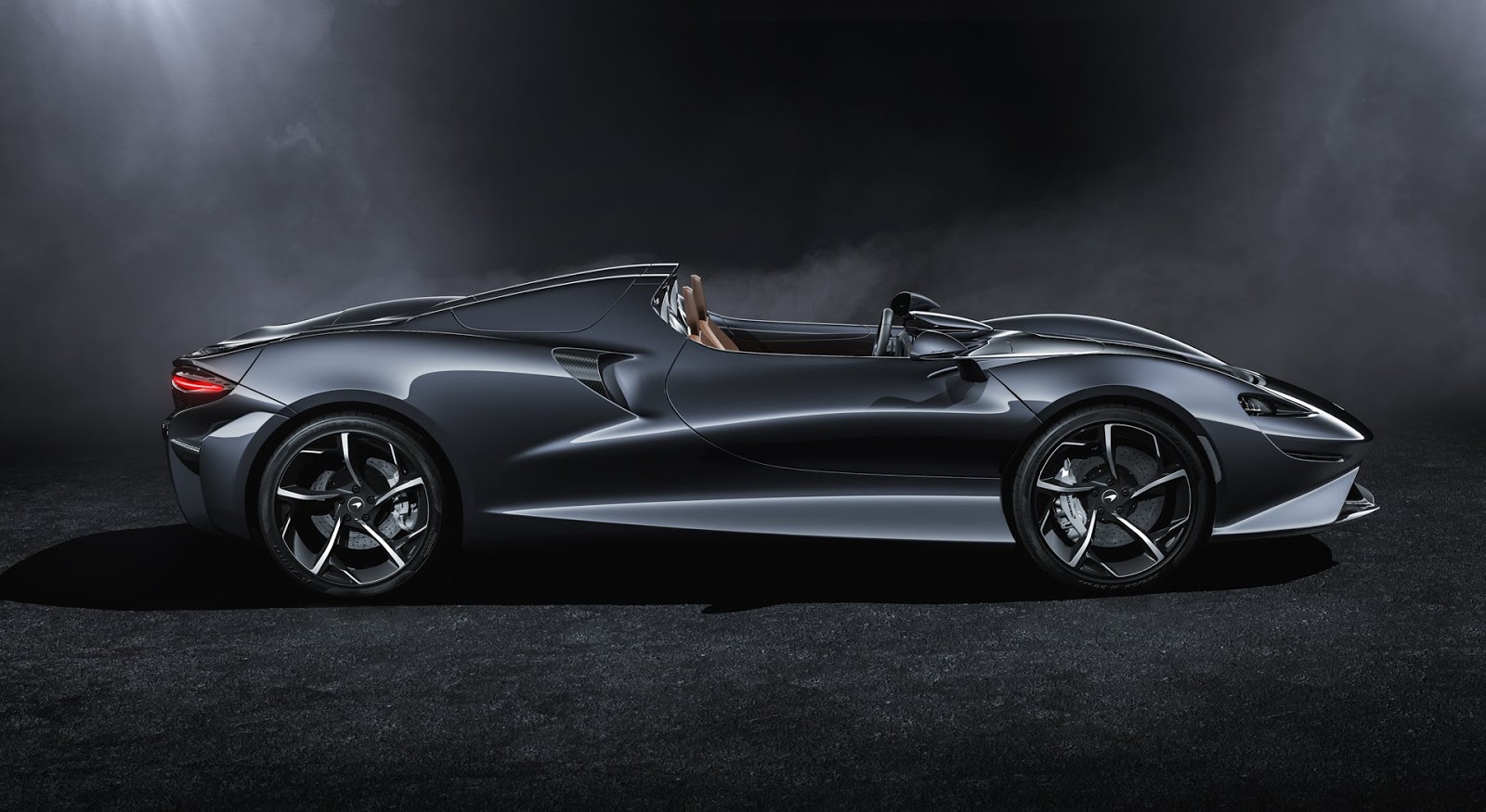 McLaren. La Elva sera produite en série limitée à 399 unités. Elva Banner Side