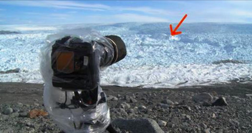 Cet homme entend quelque chose craquer dans le glacier et se fige. Ce qu’il voit ensuite dépasse ses pires cauchemars.