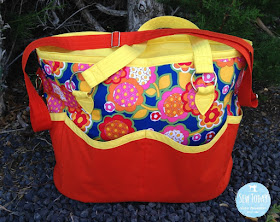 two pretty poppets Summer Lovin Beach Tote - outer pockets