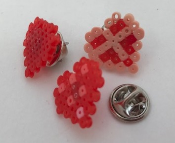 Mes badges electronic design en Mini perles Hama