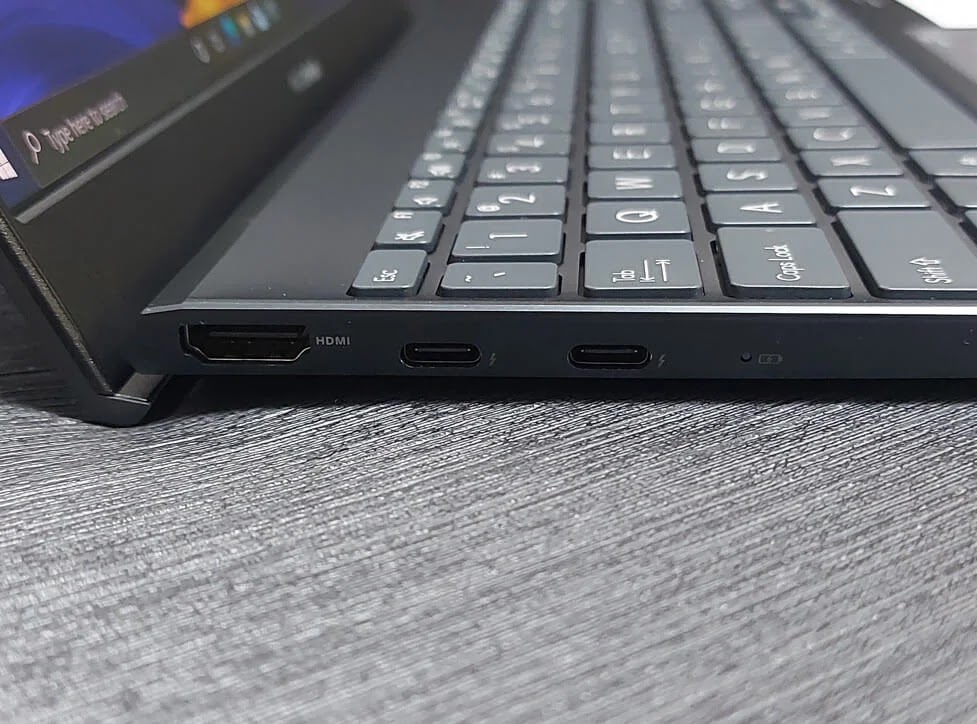 ASUS ZenBook 13 OLED HDMI and USB-C Ports