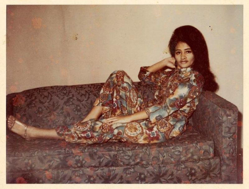 33 Old Snaps Capture People Laying On Couches From The 1940s To