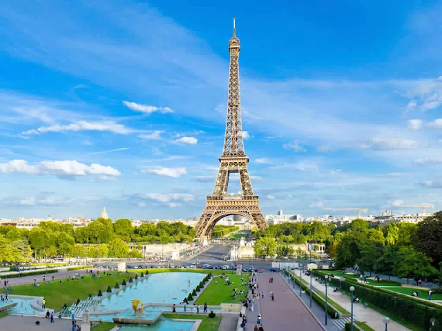 صورة جميلة ملتقطة تحتوي على برج ايفيل باريس