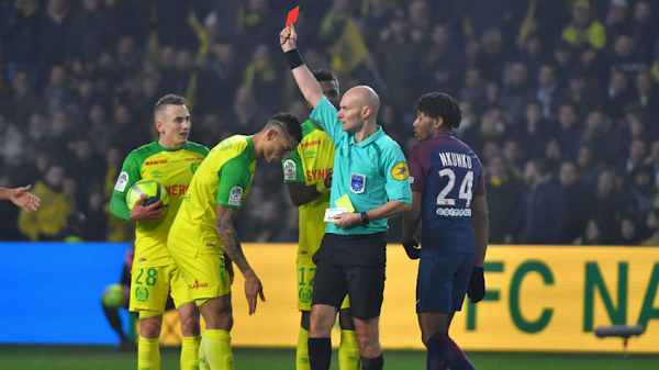 Tres meses de suspensión para árbitro francés que agredió a un jugador