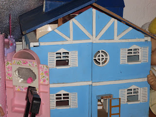 Pupaprinzessin: Casa de madera pintada en azul, hecha a mano ♥