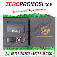 Distributor Gift Set, Souvenir Gift Set Grafir, Gift Set Murah, gift set kulit, gift set isi bolpen dan tempat kartu nama, Souvenir Gift Set Grafir 2 In 1, Souvenir Gift Set Grafir 3 In 1, Souvenir Gift Set Premium