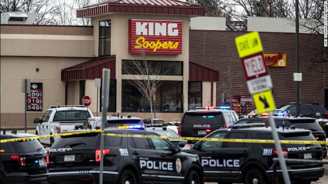 Colorado: uomo spara in un supermercato, 10 morti