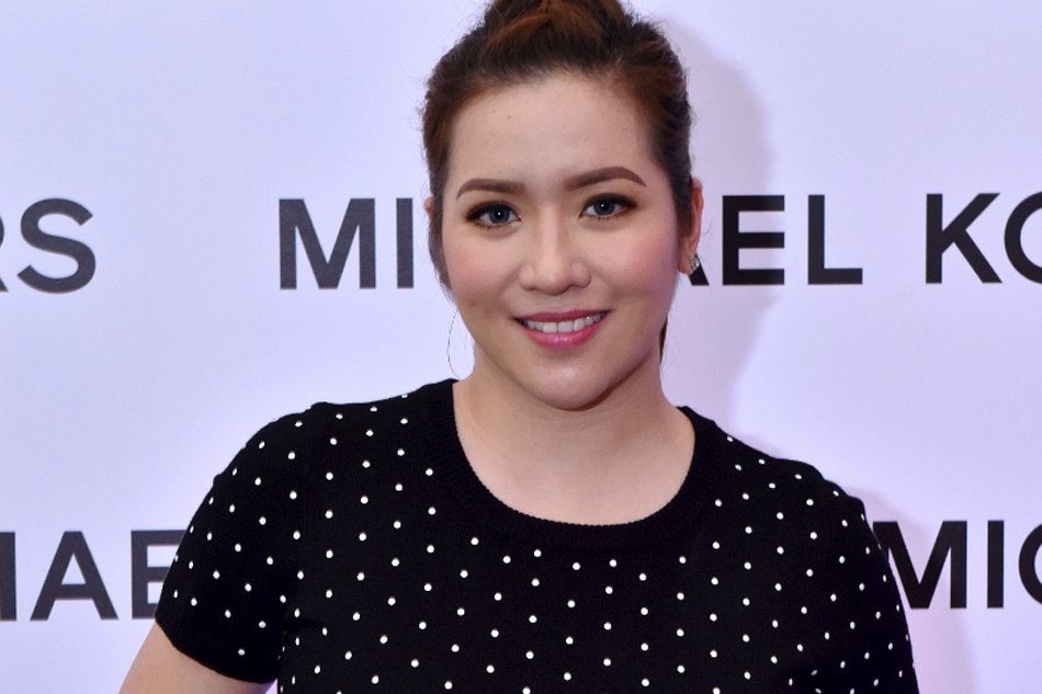 Simpleng Angeline Quinto, Dinumog ng mga Tao sa Divisoria habang Namimili a...