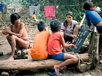 Kisah Perjuangan Butet Manurung, Si Pengajar Baca Tulis Anak Rimba Kisah Perjuangan Butet Manurung, Si Pengajar Baca Tulis Anak Rimba