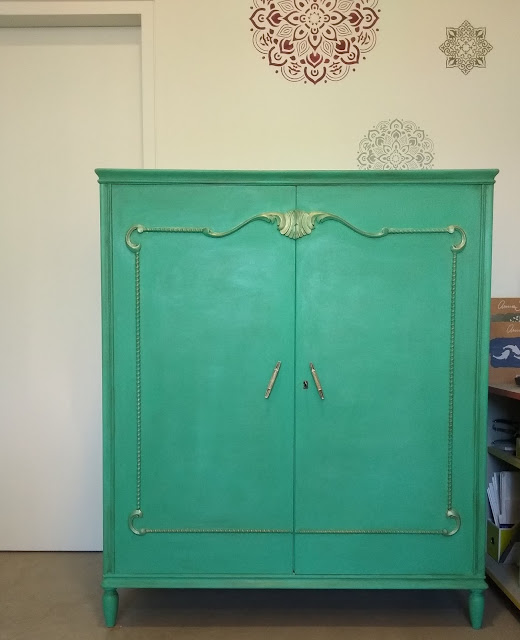 Αφιέρωμα: Μπουφές! Αρκούδα καφέ ... "τρέχα και βάψε" τον ξύλινο μπουφέ 26 Annie Sloan Greece Αφιέρωμα: Μπουφές! Αρκούδα καφέ ... "τρέχα και βάψε" τον ξύλινο μπουφέ 26 Annie Sloan Greece