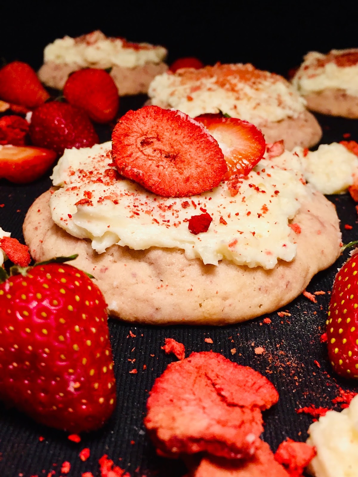 Strawberries and Cream Cookies