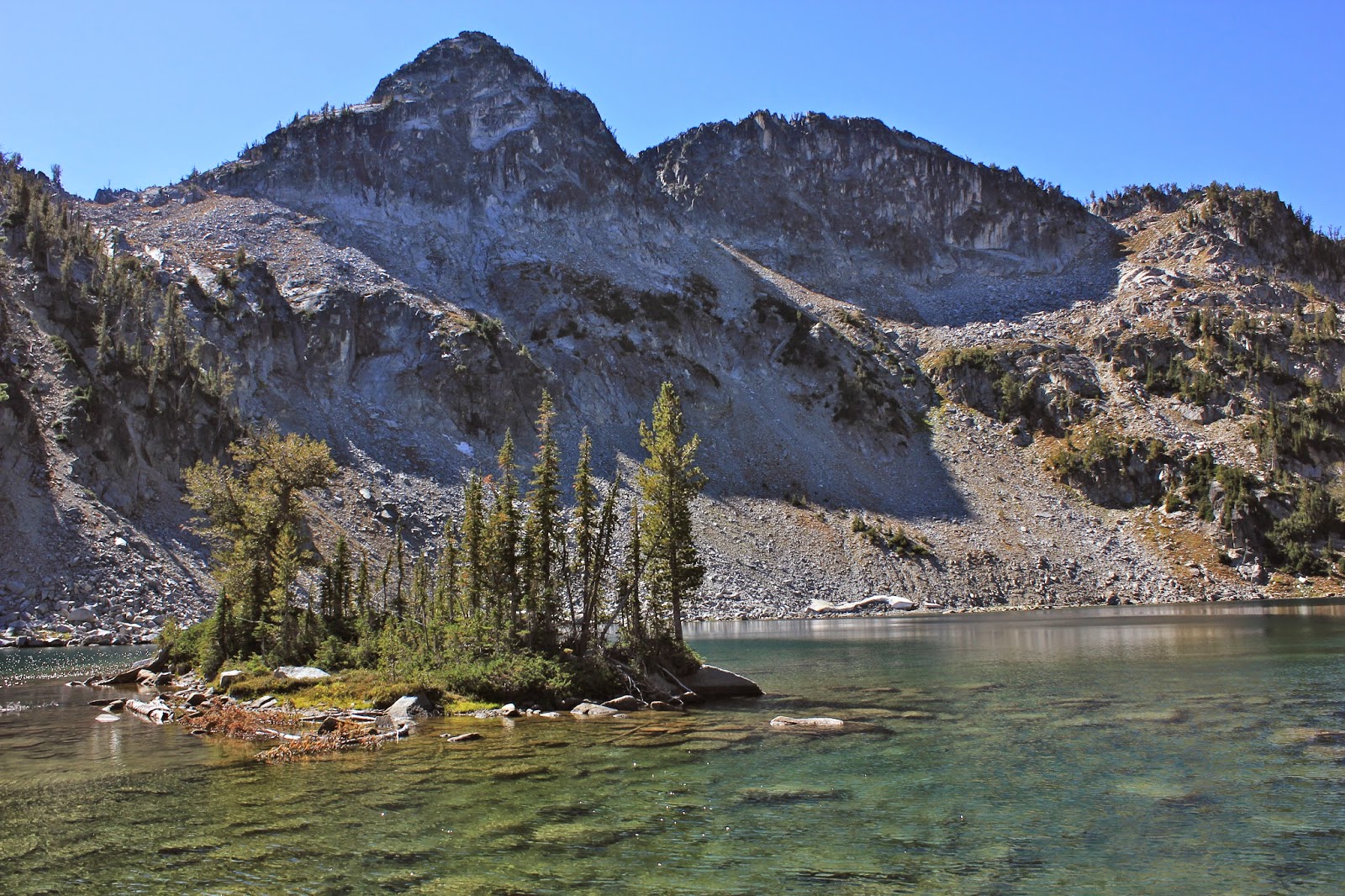 Mario's Hiking Photos Maxwell Lake, Oregon