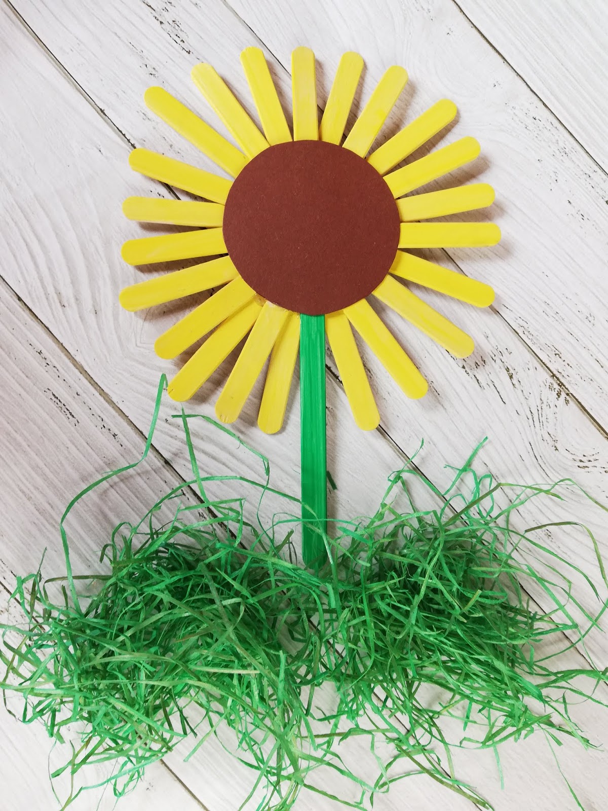 Familie und mehr : DIY: Wir basteln uns Sonnenblumen