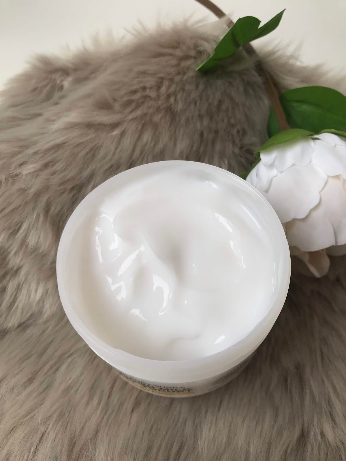 The Body Shop Almond Milk Body Yoghurt