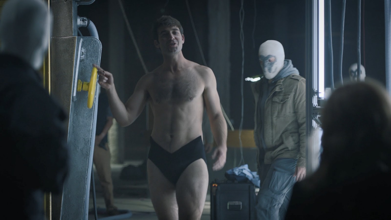 James Wolk & Yahya Abdul-Mateen II in Watchmen S01E09 (2). Also more fr...