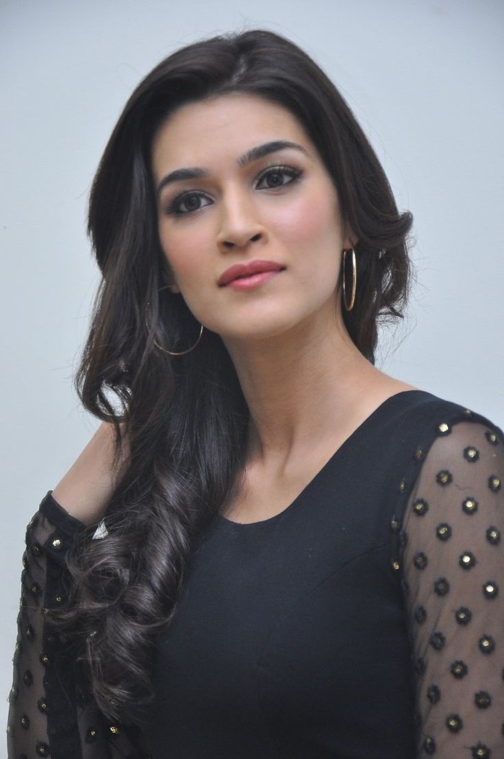 Bollywood Actress Photos: Kriti Sanon Hot Photos