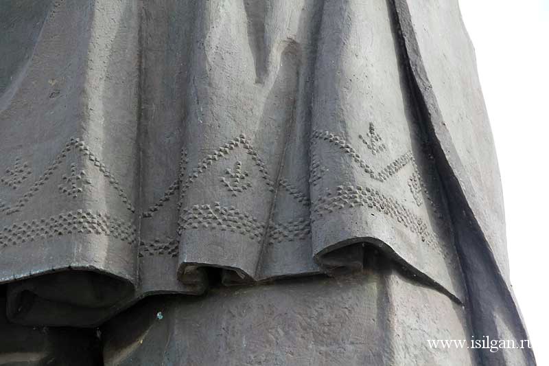Монумент "Тыл-фронту". Город Магнитогорск. Челябинская область