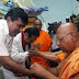 இரு ராஜபக்சேக்களும் விகாரையில் சந்தித்தனர்.