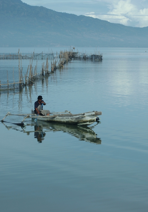 Nelayan dan Ikan Kecil  Cerita Dongeng Indonesia