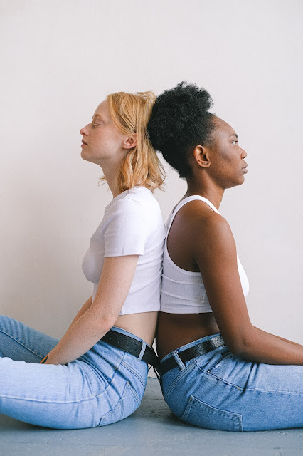 Two women trying to understand each other