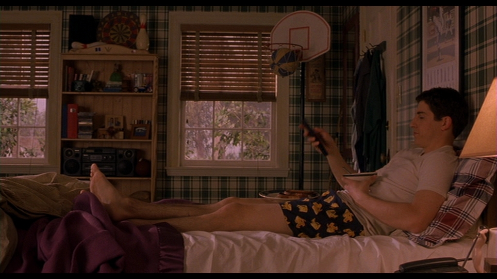 Jason Biggs Barefoot in "American Pie 2" .