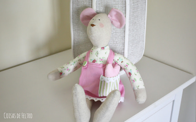 Em tecido boneco de pano