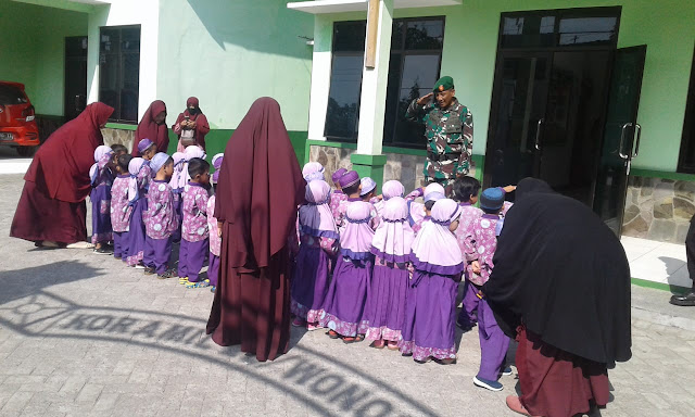 Outing class siswa Paud Al Amin di Koramil 22 Wonosari 